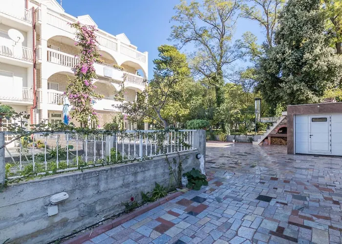 Dino Apartament *