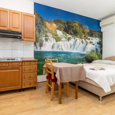 Dino Apartment Kastela
